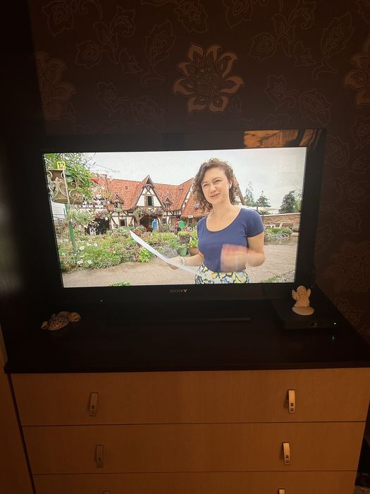 Telewizor SONY z plaskim ekranem 32 cali i pilotem