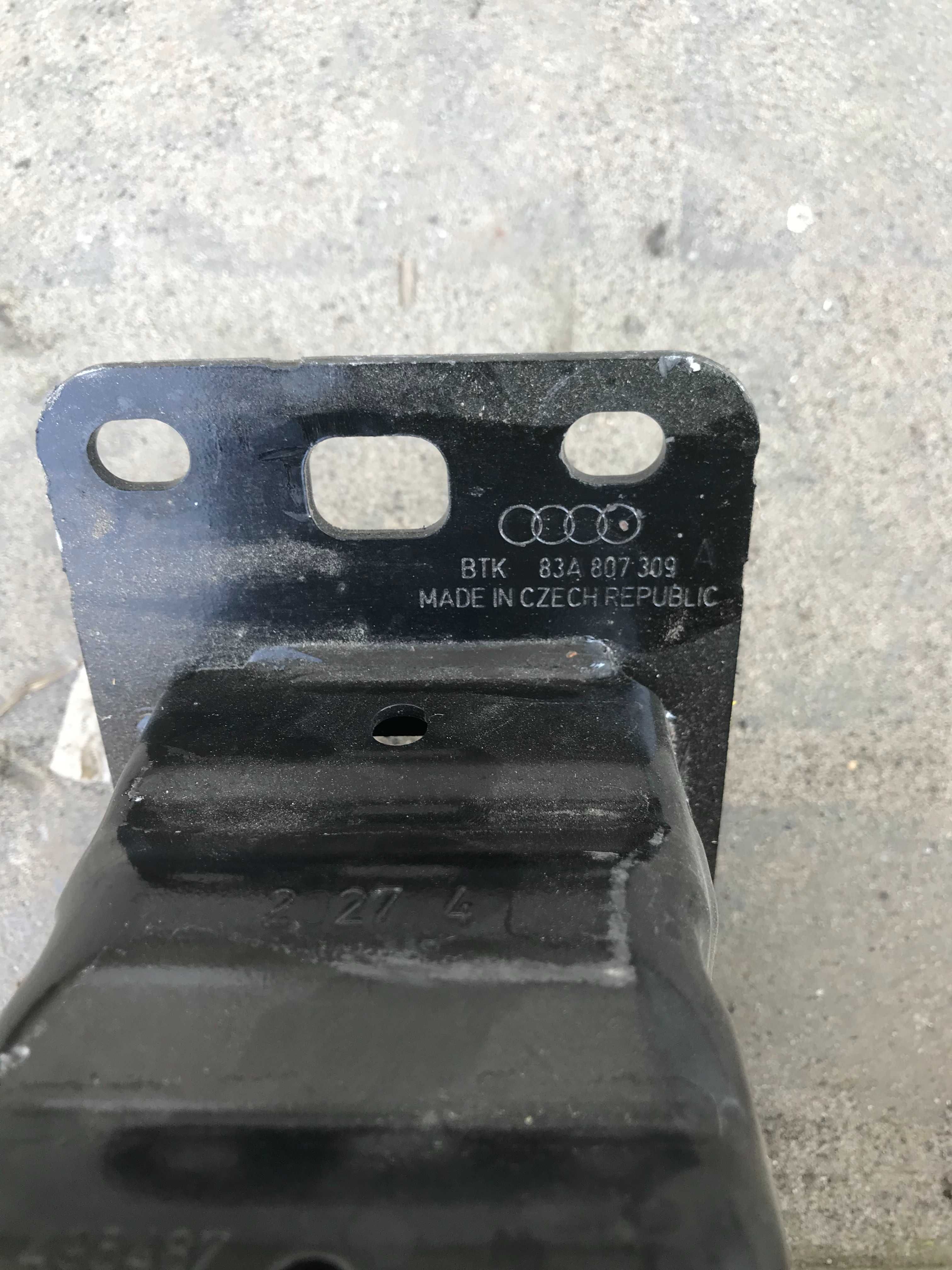 Audi q3 83a  підсилювач усилитель заднього бампера ідеал 83a807309