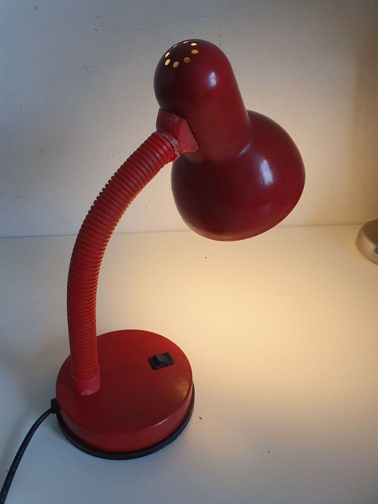 Czerwona lampka na biurko red lamp