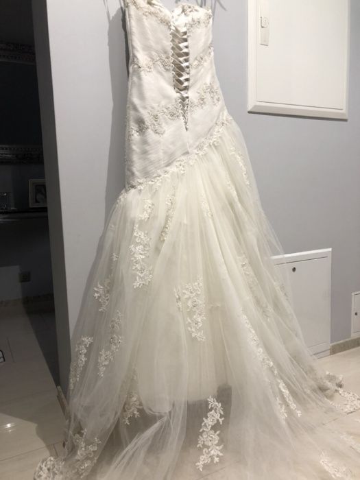 Suknia ślubna Lisa Ferrera Cosmobella