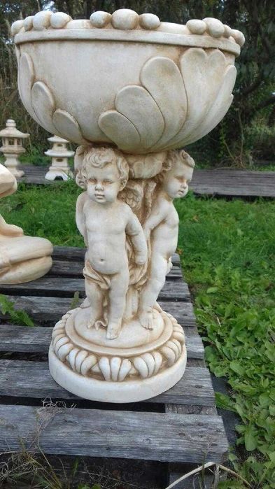 Figura doniczka ogrodowa betonowa donica doniczka gazon