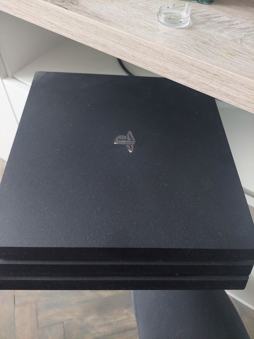 Продам приставку play station pro