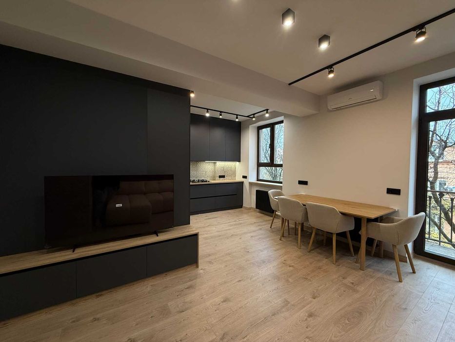 Продаж стильної двокімнатної квартири студії, в центрі міста