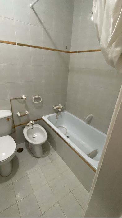 Quarto Alhandra perto da estação, de frente para o rio