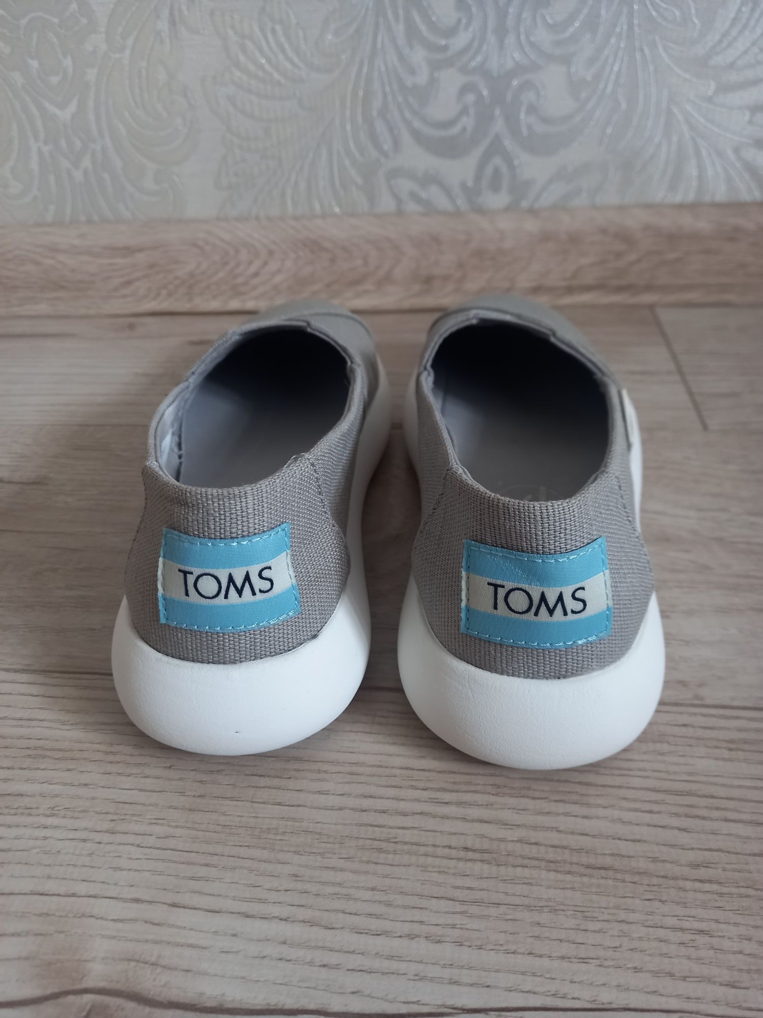 Продам мокасины слипоны TOMS