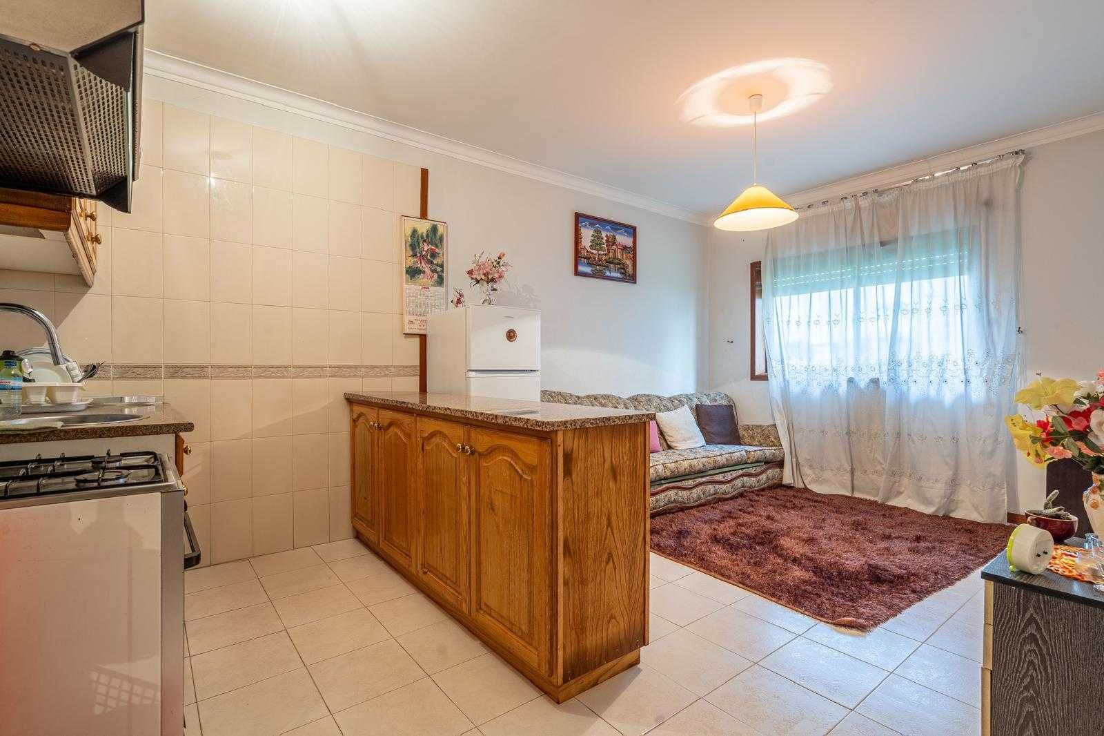 VCT29, simpático T1 r/c a 500mts da praia Amorosa