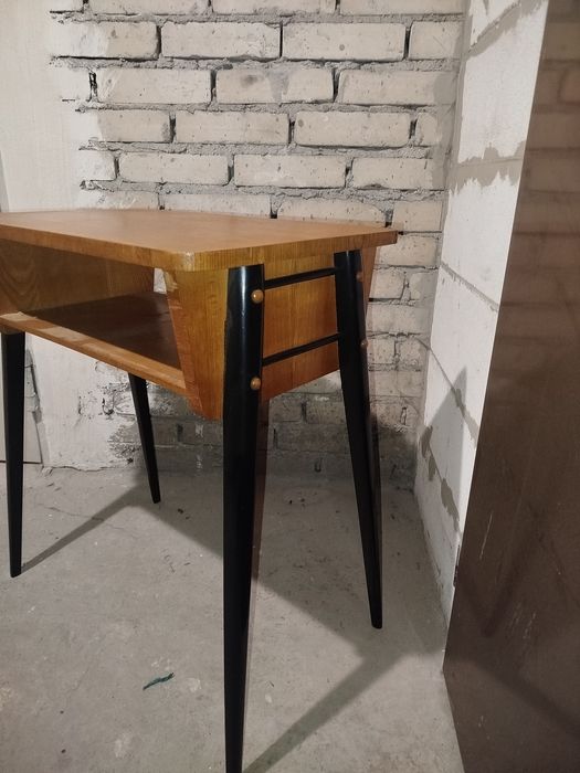 Stolik PRL po renowacji, pod radio, gramofon, konsola patyczak typ 600