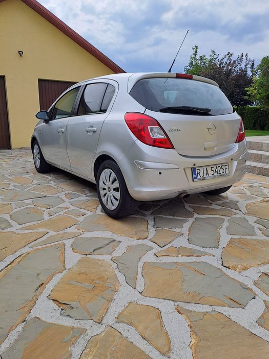 Opel corsa D 1,2 przebieg 121000 km
