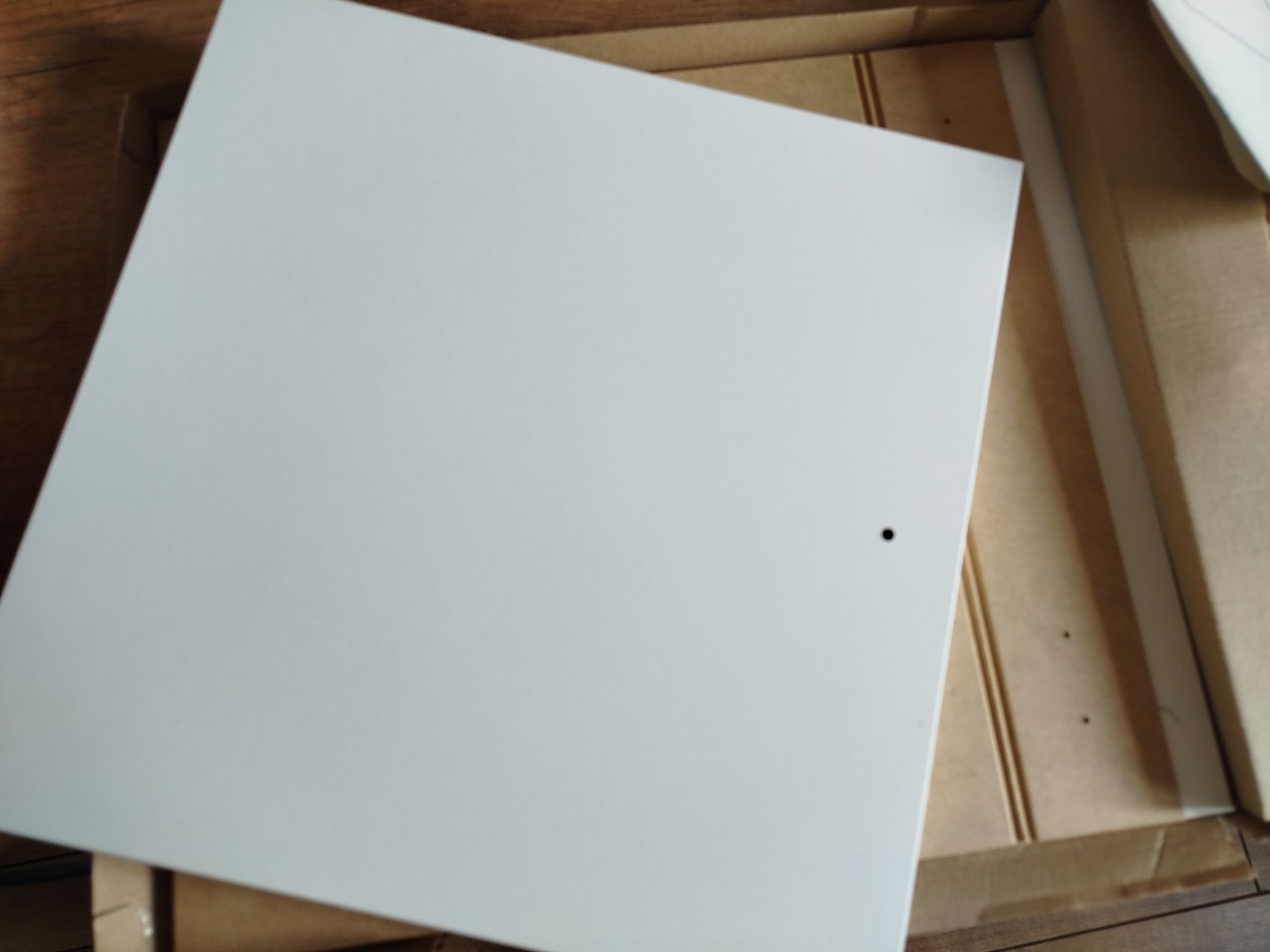 Wkład biały z drzwiami, kallax z Ikea. 33 na 33
33/33
Otwarty ale nie