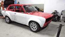 Datsun 1200 com muito material