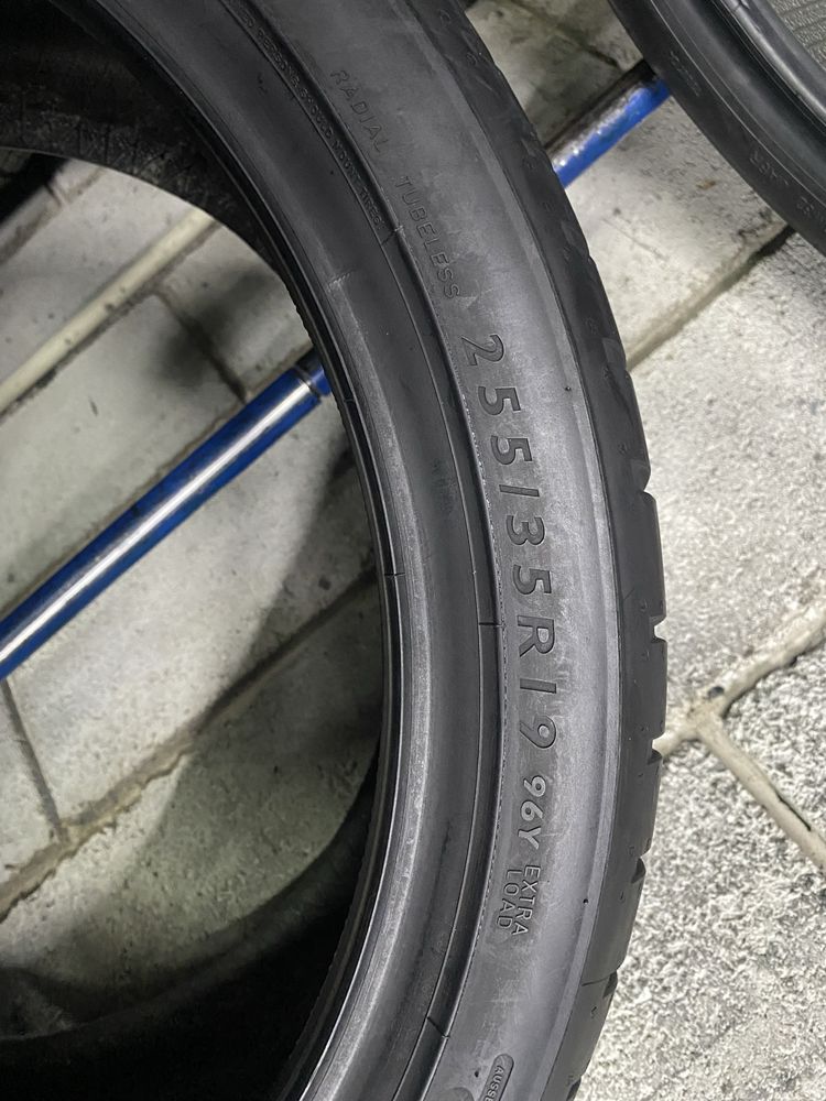 Різноширокі шини 225/40R19 i 255/35R19 DUNLOP