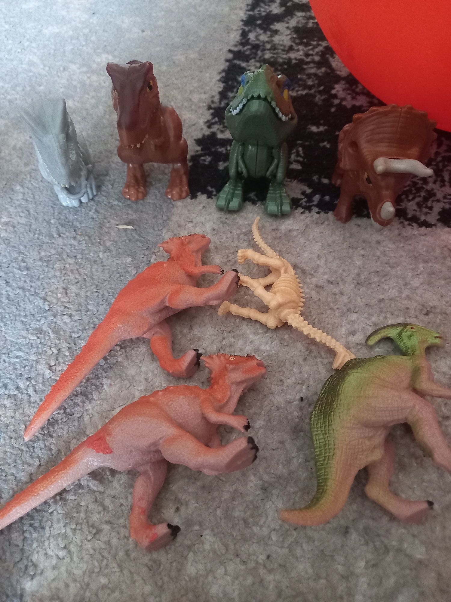 Динозавр іграшки