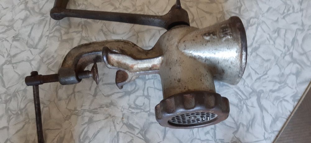 Мясорубка ручная.