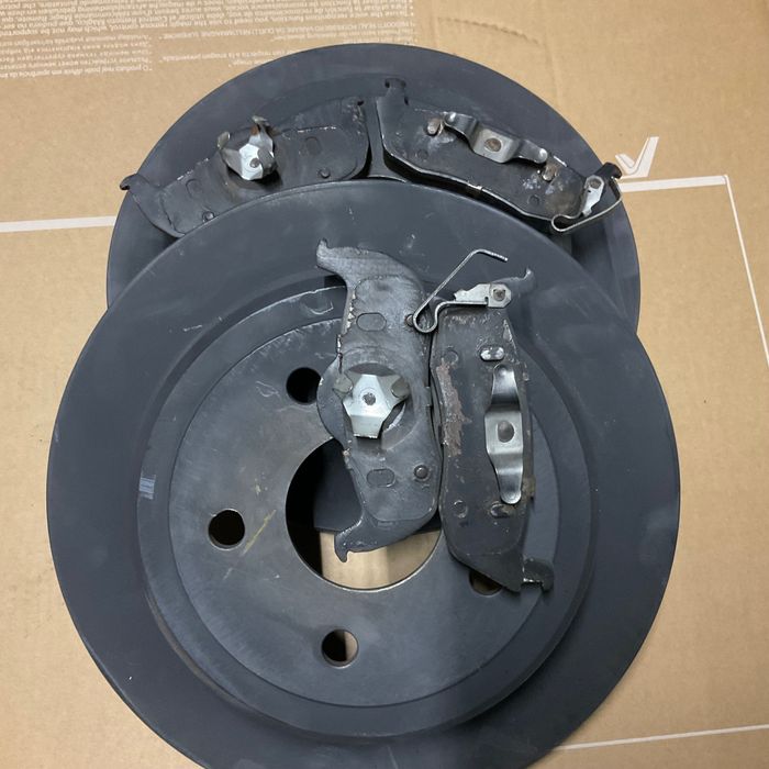 Tarcze kpl. tył do Jeep WK 05-10