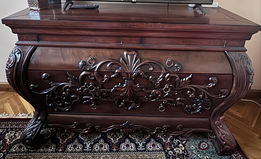 Комод у вітальню комод