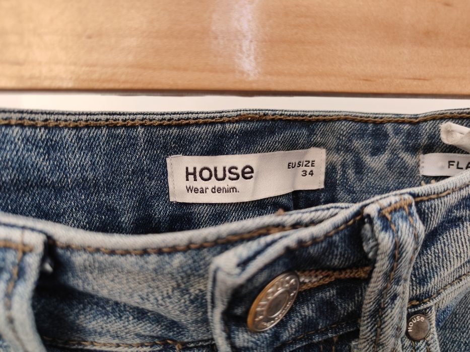 Джинсы голубые клеш женские