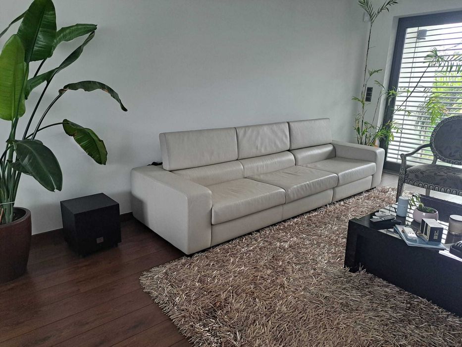 Sofá premium Estofal em Pele 4-5 Lugares - 305cm - Encosto Rebatível