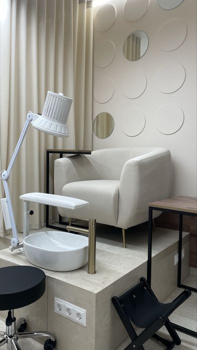 Від ВЛАСНИКА, Здам робоче місце майстру манікюру/педикюру