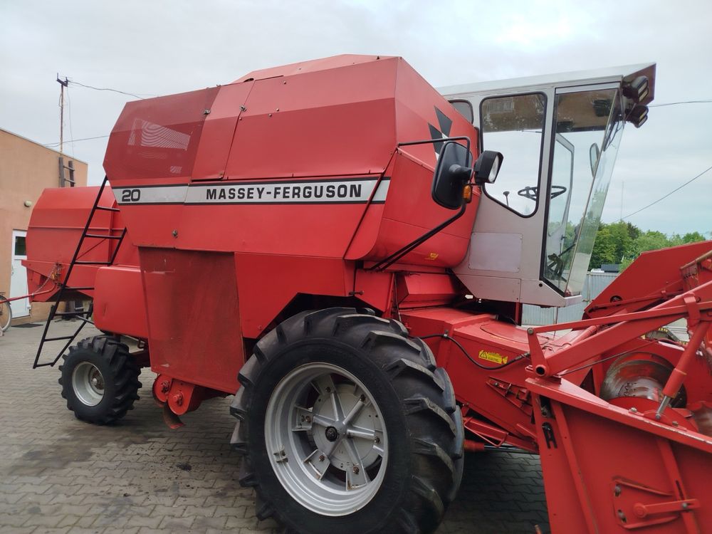 Комбайн зернозбиральний Massey Ferguson 20. Майсей Фергусон 20