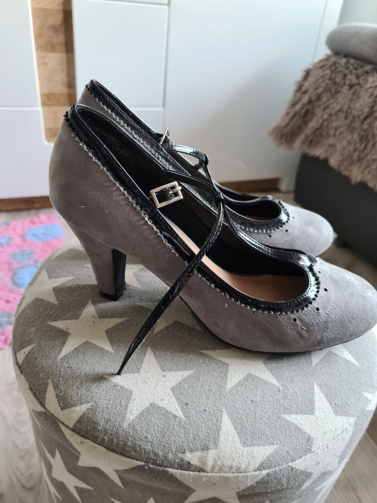 Buty zamszowe 39