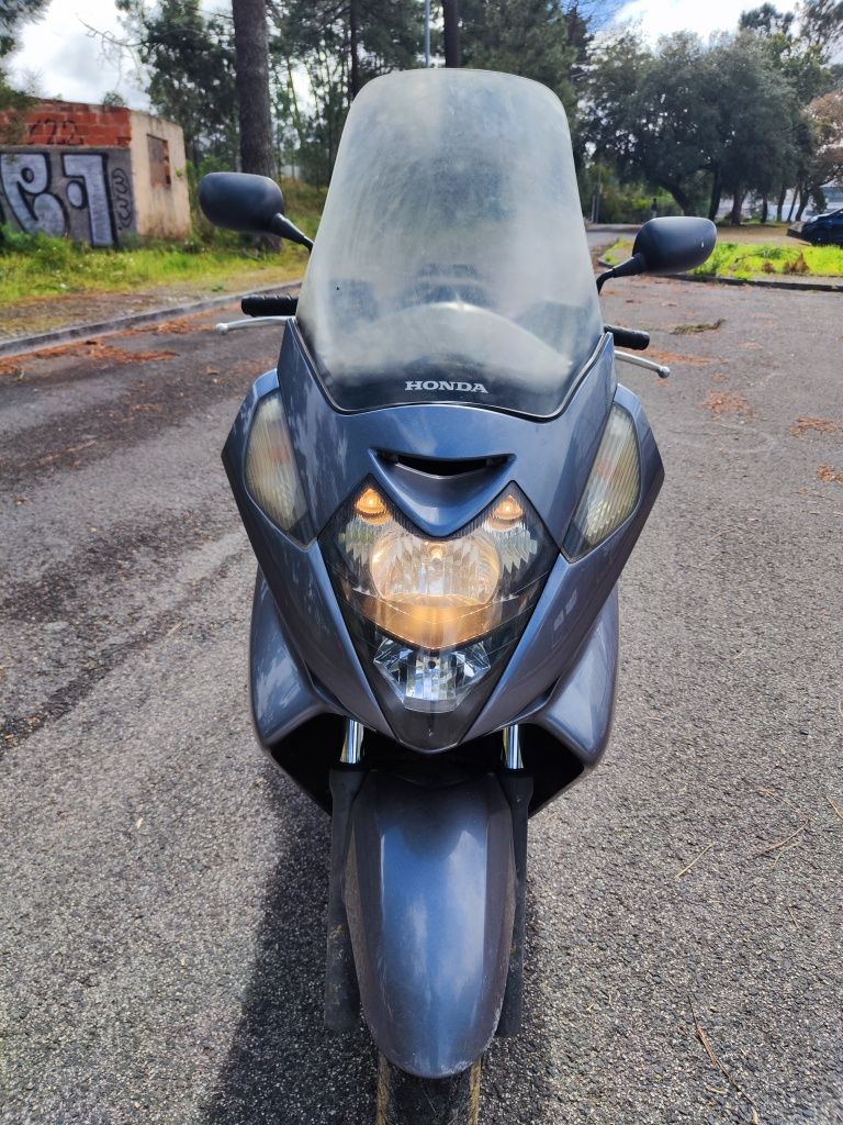 Honda Silver wing 400.