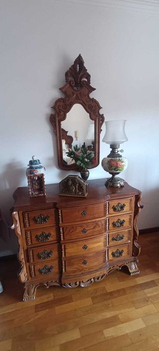 Cama antiga / vintage - quarto (cama, mesinhas e cómoda)