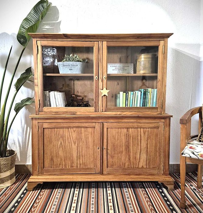Aparador / Vitrine / Armário / Louceiro / Livreiro / Vintage / Rustico