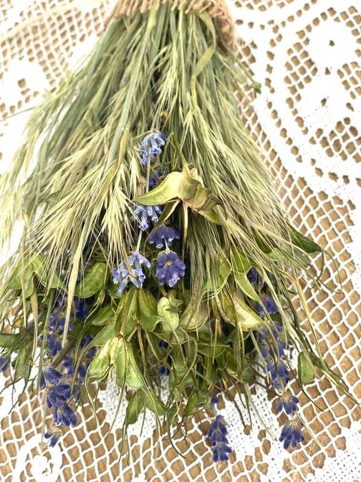 Зелений сухий букет з лаванди та зірочок нігели