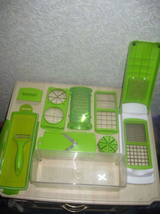 Универсальная овощерезка-терка с контэйнером Nicer Dicer Plus