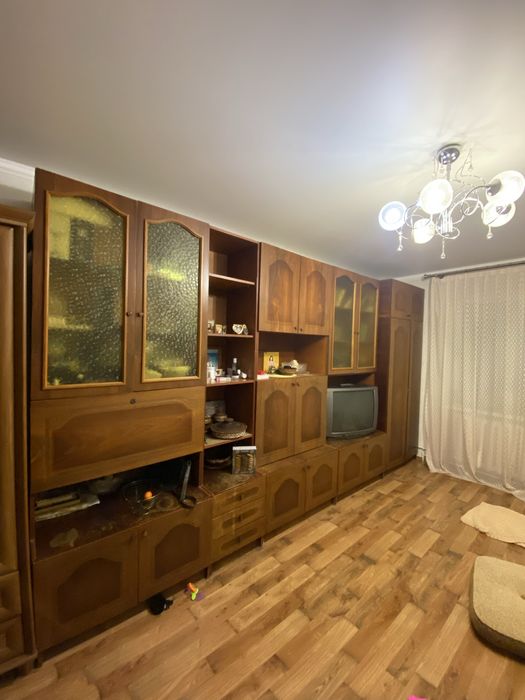 Меблева стінка у вітальню