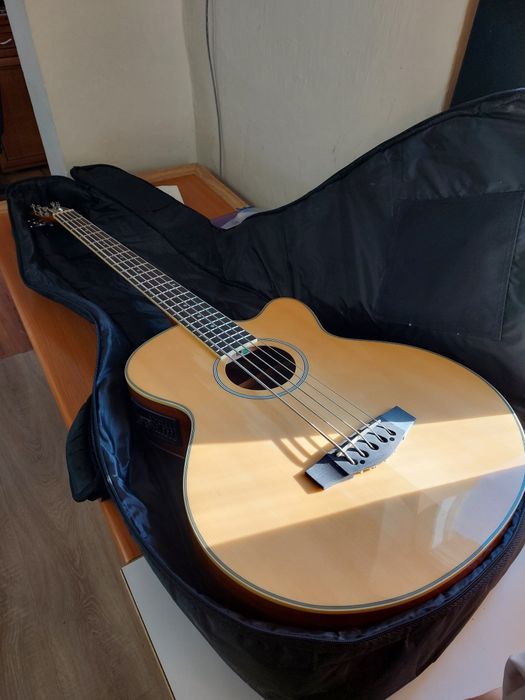gitara basowa elektroakustyczna