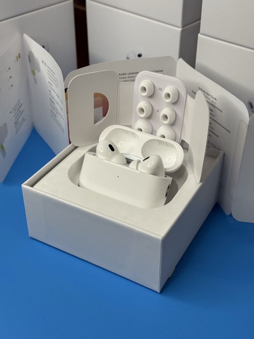 Навушники Apple AirPods Pro 2 Generation з активним шумопоглинанням