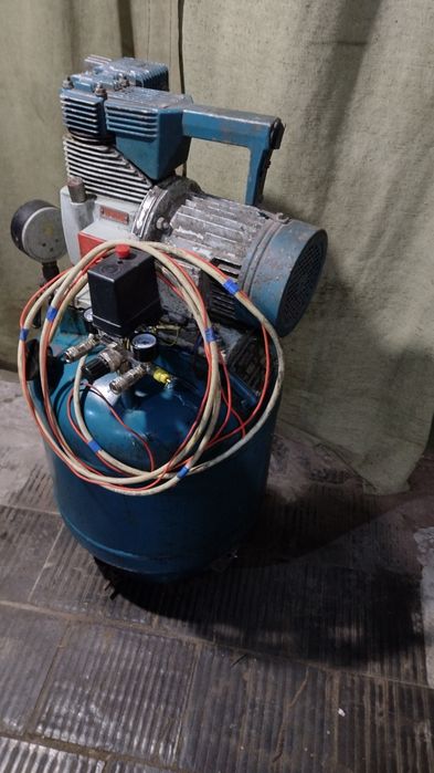 Поршневой компрессор, повітряний компресор