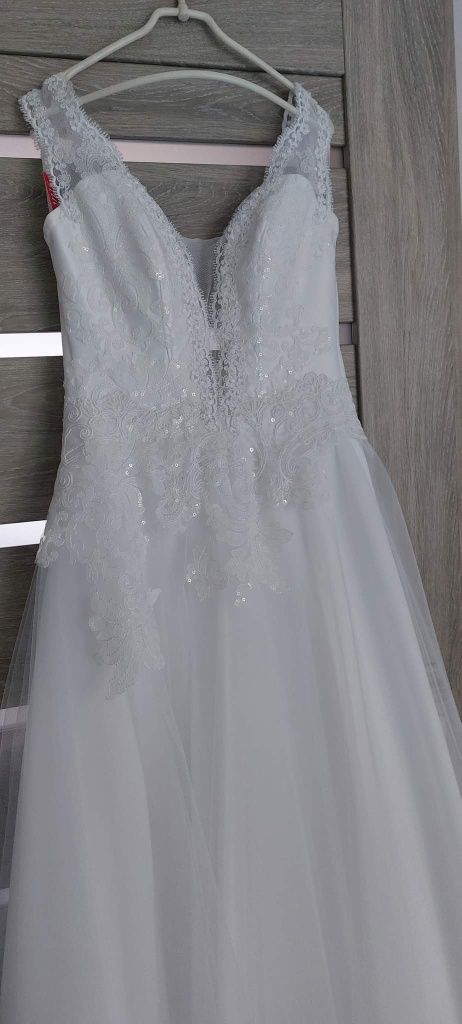 Sukienka ślubna biala