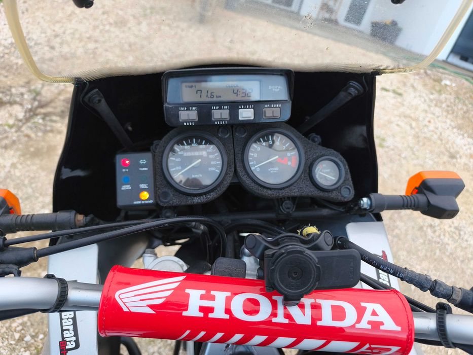 Africa Twin 750 de 95 com 40 Mil KM.