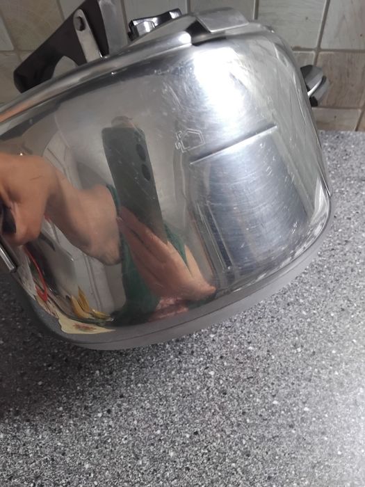 Продам скороварку 4, 5 л Италия