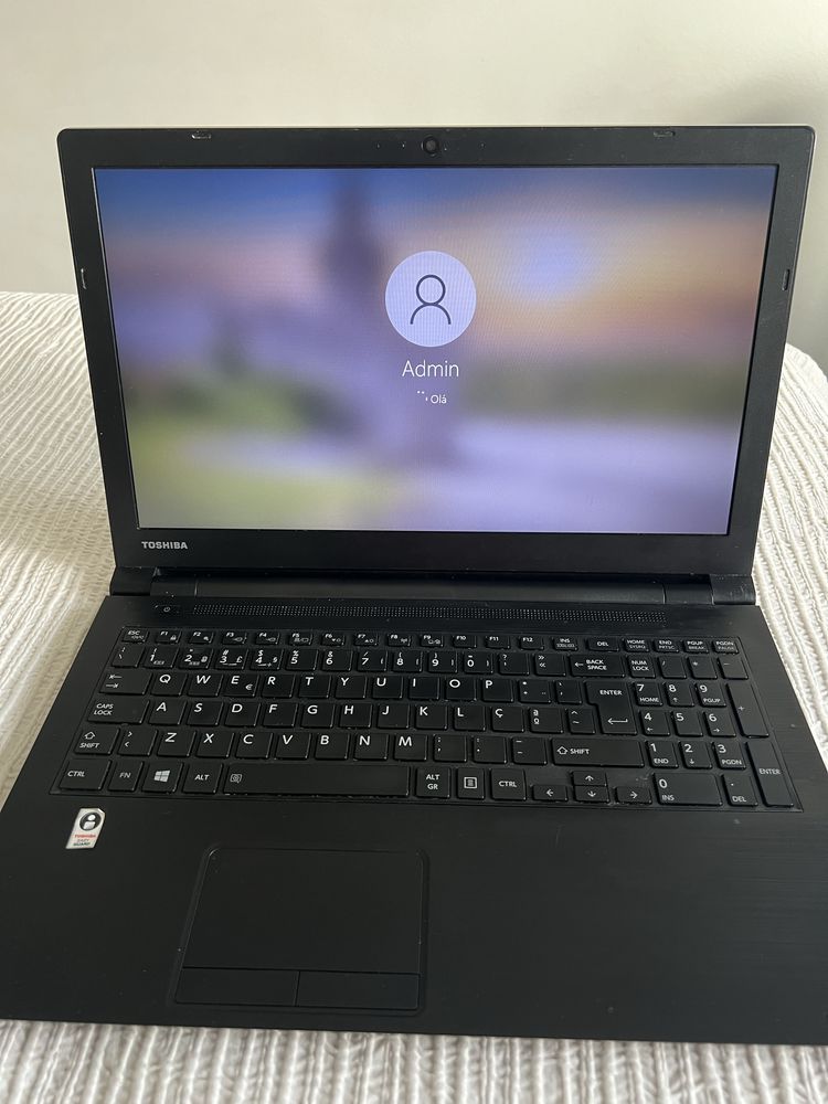 Portátil 15,6’’ Toshiba, Recondicionado, com bateria nova
