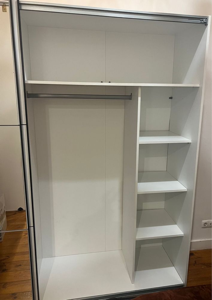 Guarda roupa/ Roupeiro