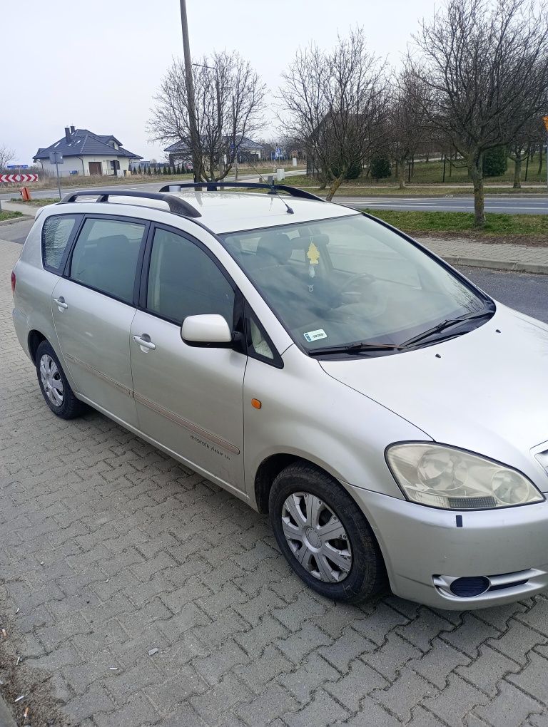 TOYOTA  Avensis Verso