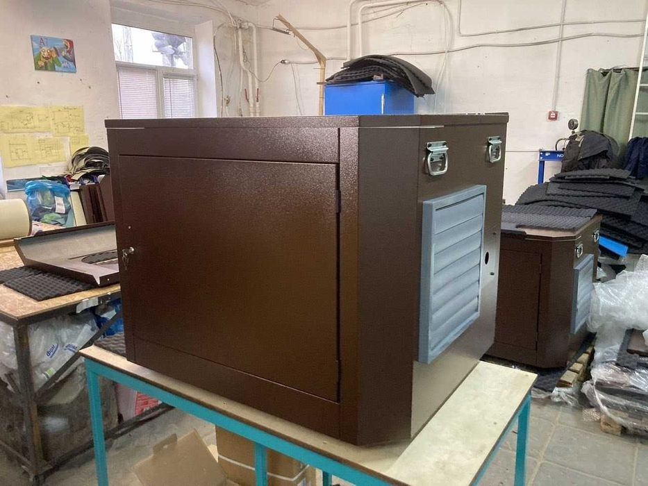 Короб защитный для генератора, максимально шумопоглощающий.