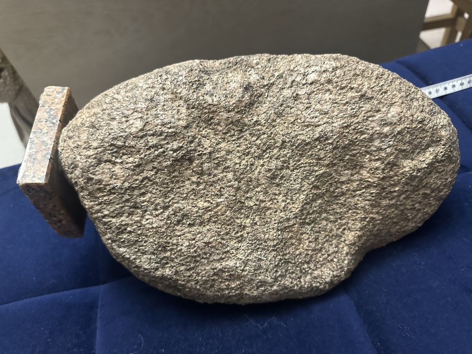 Rzezba kamien plus bursztyn