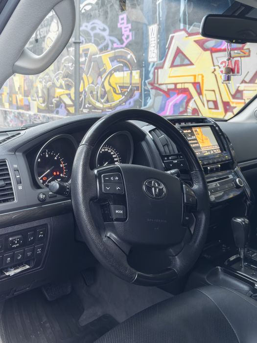 Toyota Land Cruiser 200 рестайлінг