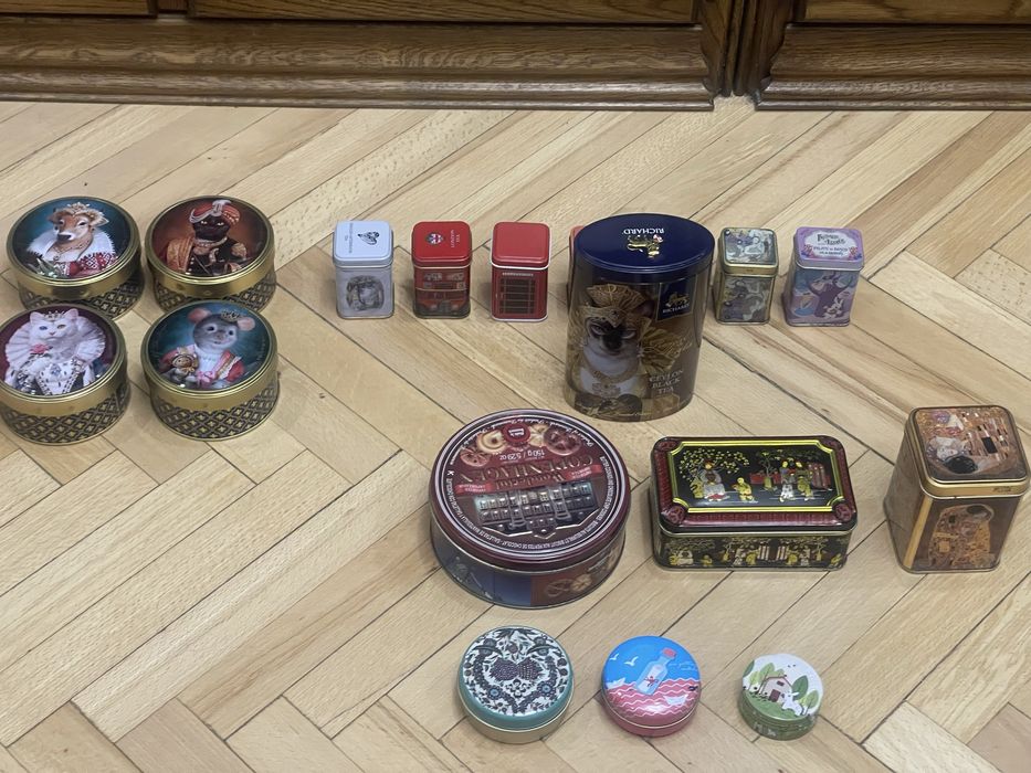 Баночки доя чая або кави, різні по формі і конфігураціі