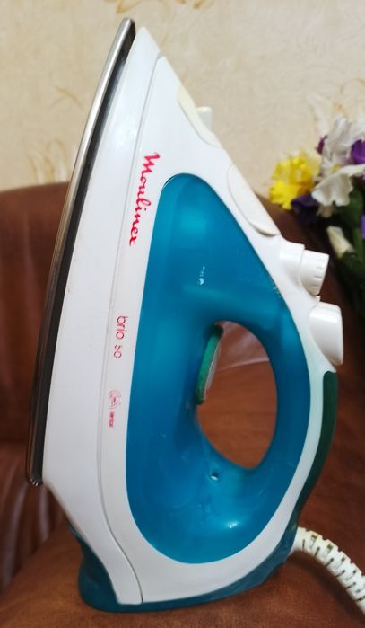 Утюг Moulinex brio 50 б/y в рабочем состояние.