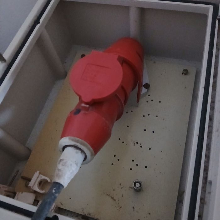 Venda de material elletrico trifásico