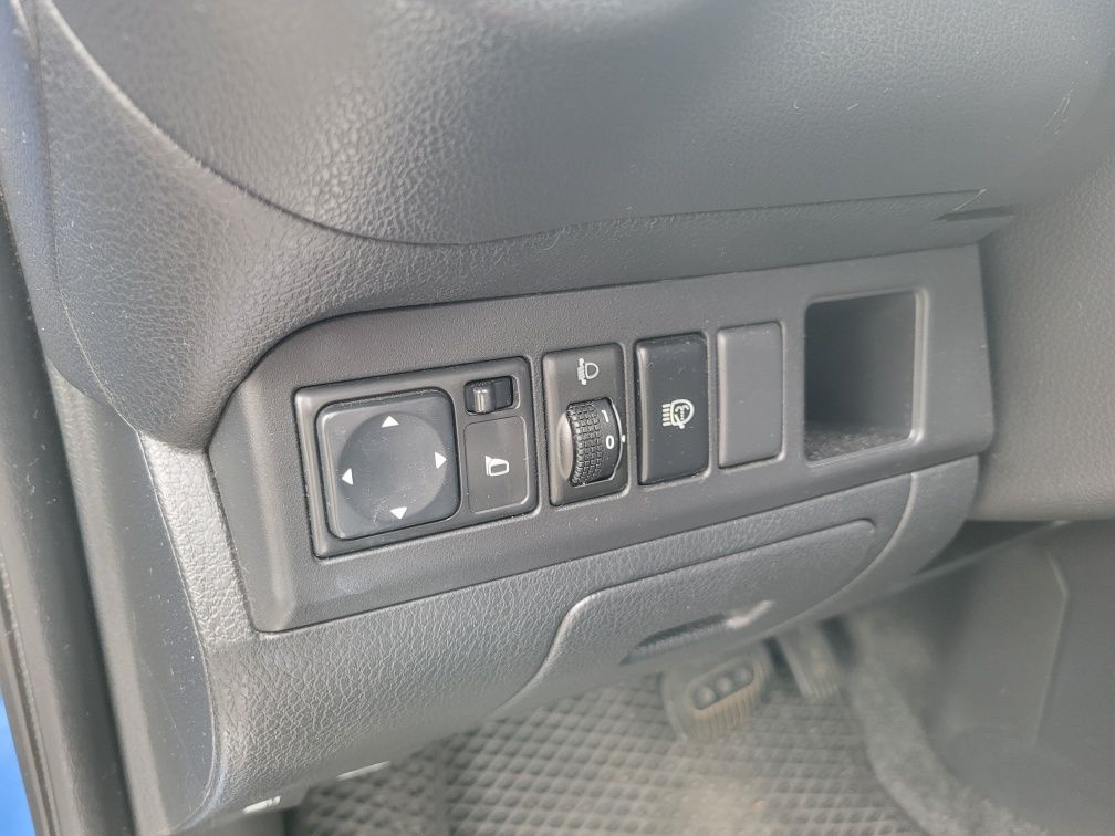 Nissan  note 1,6 automatic