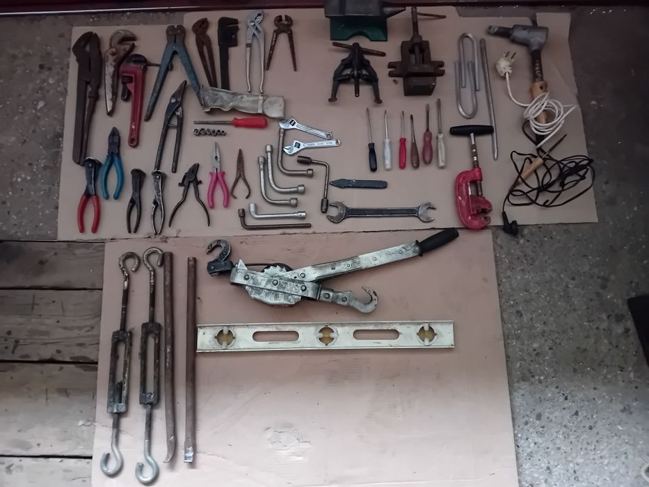 Narzędzia ręczne różne z epoki prl