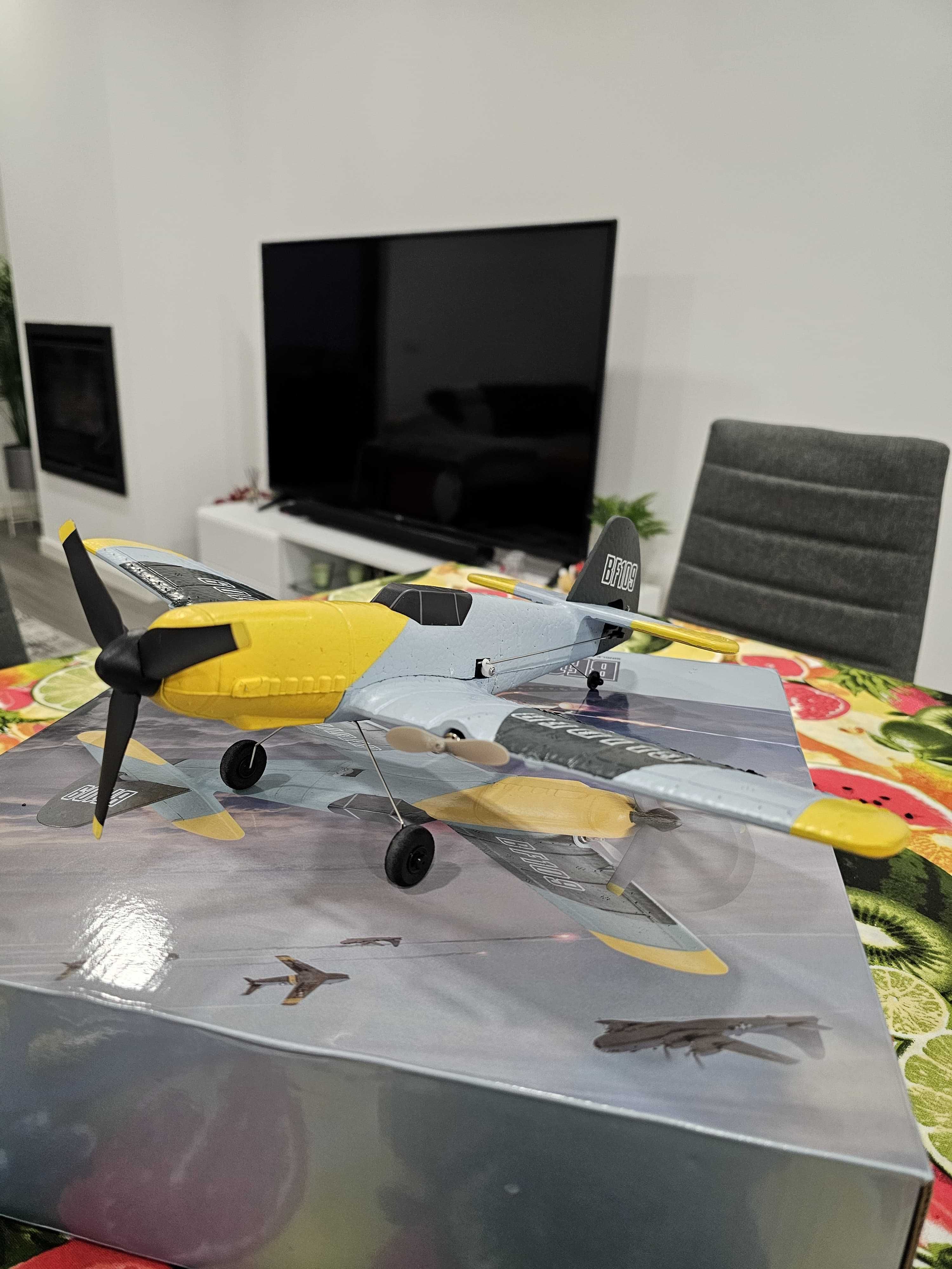 Avião RC telecomandado 3 canais novo