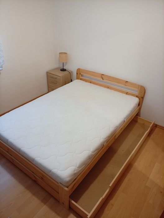 Łóżko sosnowe 140x200, szuflada 198 cm i materac kieszeniowy 140x100
