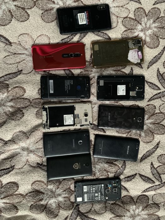Лот телефонів під відновлення або на деталі